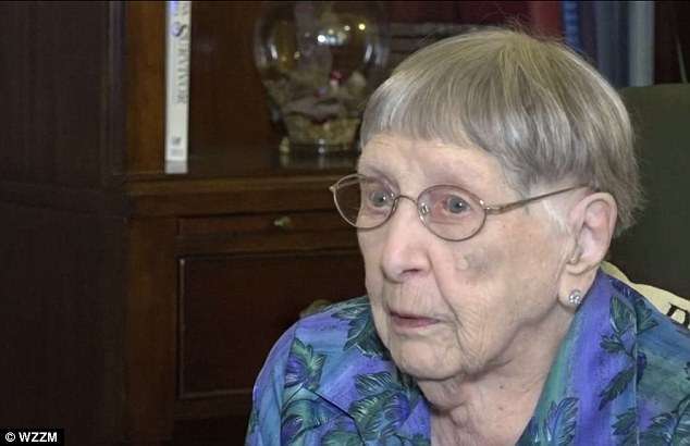 104歲阿嬤說「長壽秘訣是每天喝健怡可樂」　專家直接打臉：亂講