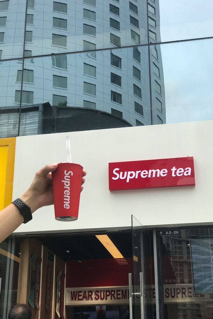 全球首間「Supreme 飲料店」營業中　明明是仿冒「法律上卻是合法的」