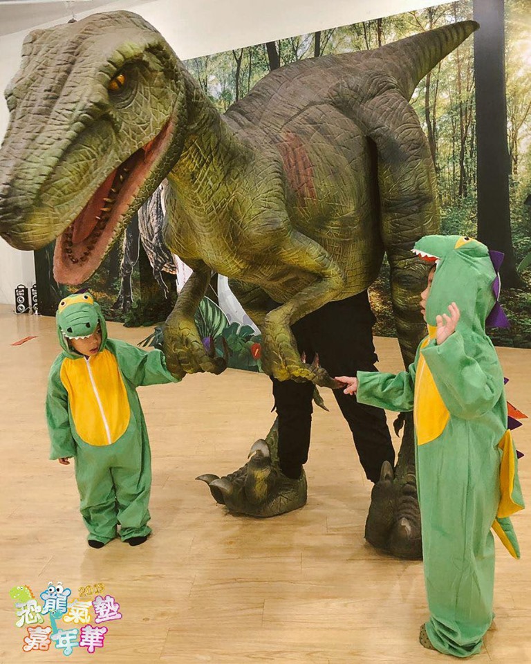 百貨室內打造大型「侏羅紀樂園」　近距離接觸2公尺高恐龍好玩又好拍