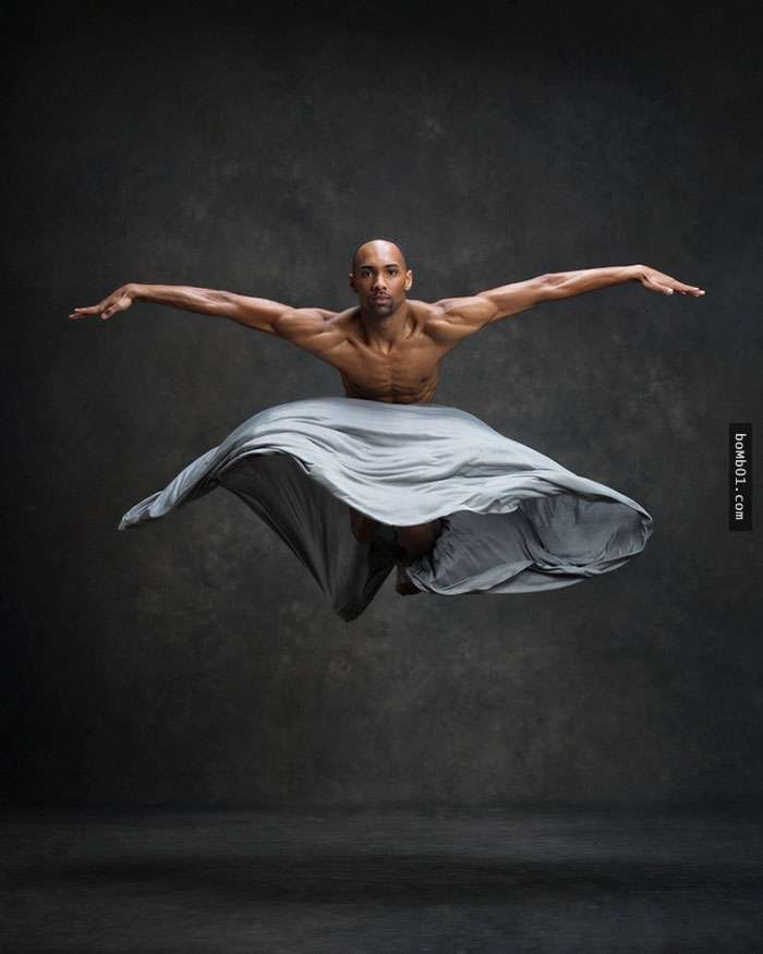 30張讓芭蕾舞者「透過鏡頭展現出非凡力與美瞬間」的唯美舞姿照片。