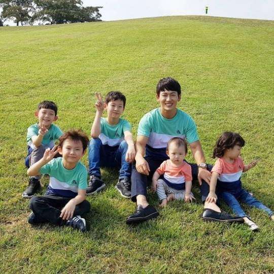 不讓小孩去上學！　南韓歌手夫婦讓6個小孩留在家裡　上節目說：自學會更了解小孩優勢