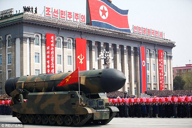 金正恩遊行展示「超巨大洲際導彈」連美國都被嚇到，如果受到威脅隨時準備好開轟！