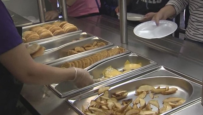 8歲兒同學「付不起營養午餐」遭辱　暖爸一出手繳清附近99家學校欠款