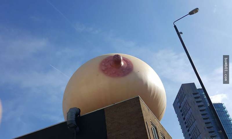 英國街頭出現的超巨大乳房有很重要的事要告訴大家，整個城市的人都上了重要的一課！