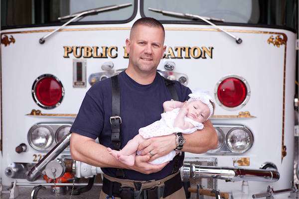 消防員緊急幫孕婦接生女嬰！　2天後卻「變她爸爸」：緣分來得太突然