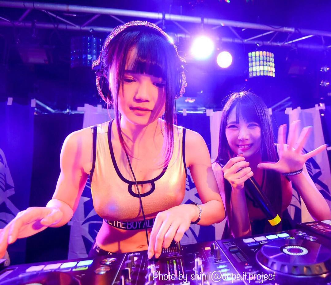 直接幹掉DJ Soda？日本童顏DJ「逆天身材＋純真臉蛋」無違和，已有很多人倒戈追蹤！