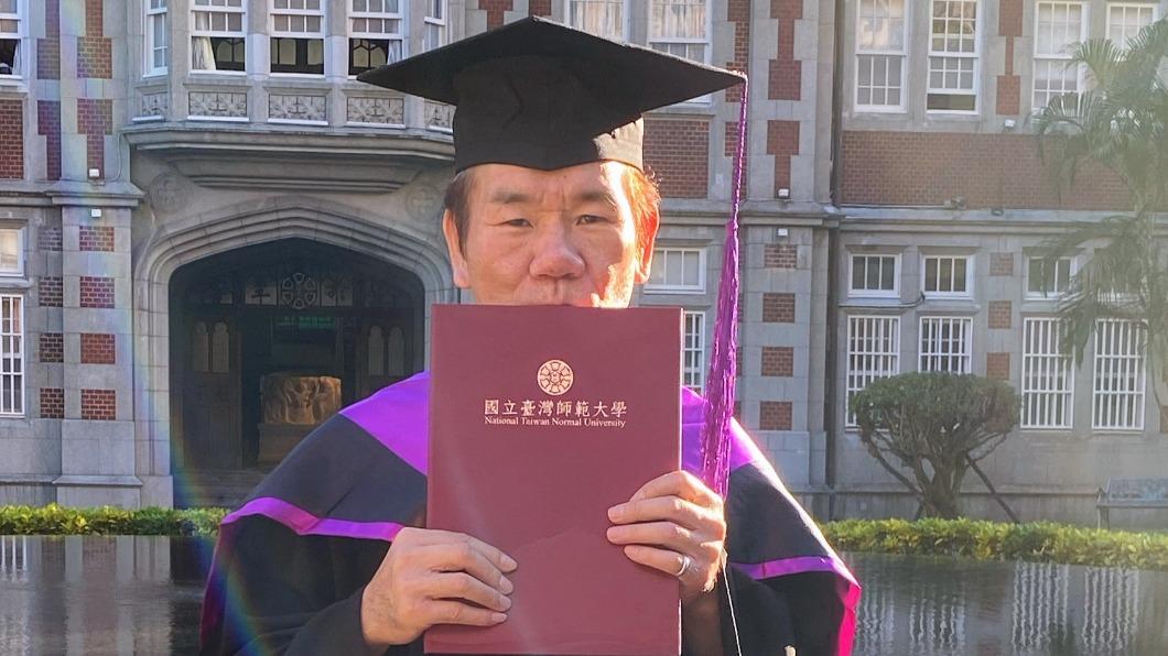 最強「老不休」！61歲趙傳疫情間「摘碩士學位」　苦讀3年終於畢業