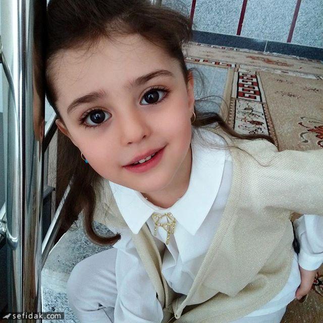 會動的洋娃娃！伊朗8歲女孩「獲封全球最美女娃」　太漂亮讓爸爸辭職當她保鑣！