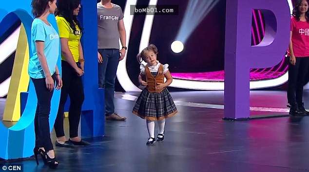 俄羅斯小女孩「4歲就學懂了7種語言」還上節目接受測試，當她一開口說中文大家都愛死她了！