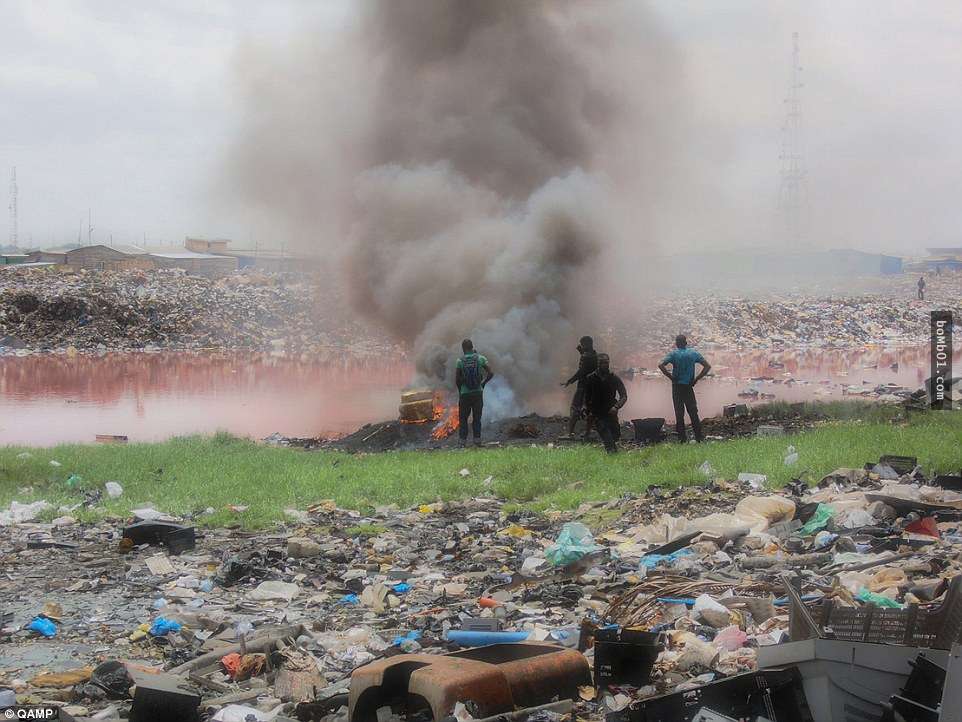 西非出現「百萬噸級巨型電子垃圾場」污染慘不忍睹，但這卻是當地人活下去重要的生存命脈！