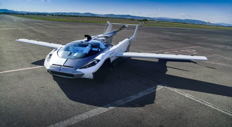 以後開這台上班！超浮誇「飛天車」首次試飛成功　3分鐘從車輛變身飛機！