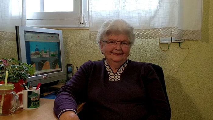 連開發者也佩服…　88歲嬤「用小畫家打發時間」作品驚艷全球20萬粉絲
