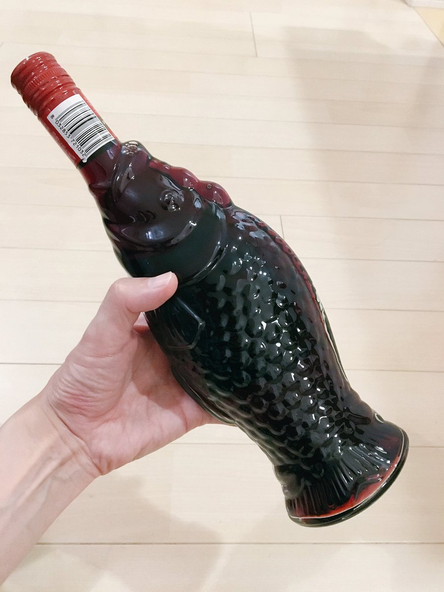 日本「魚型紅酒瓶」熱賣讓大家搞不清楚是裝酒還是裝醬油，我已經筆記下次去日本一定會買！