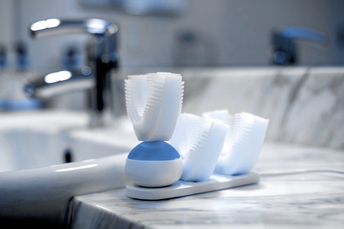 最新懶人神器讓大家「刷牙用含的10秒就搞定」，手不必動還能殺死99.99％細菌！