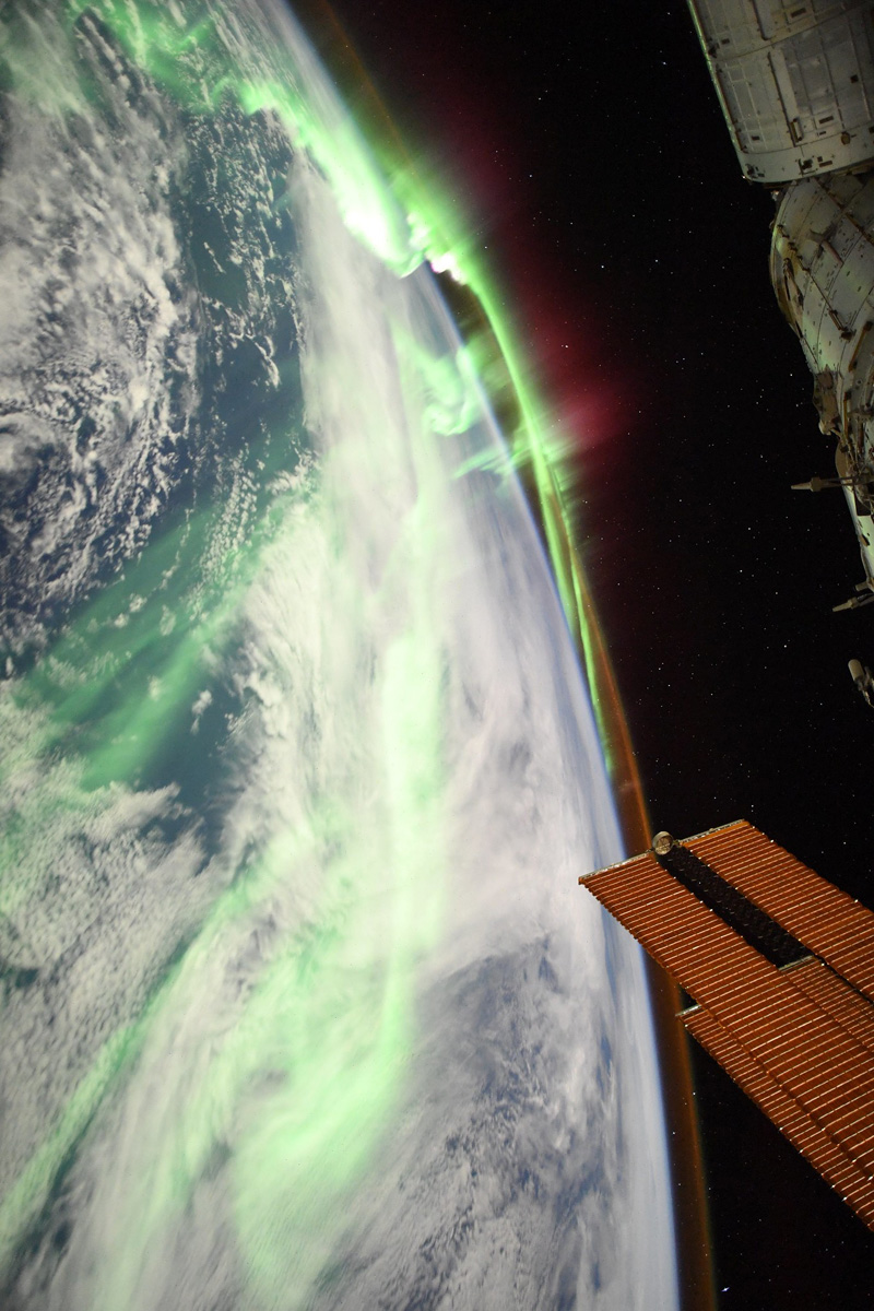 南極算什麼！太空人分享「宇宙夢幻極光角度」　地球緩緩鋪上「淺色綠紗」絕美