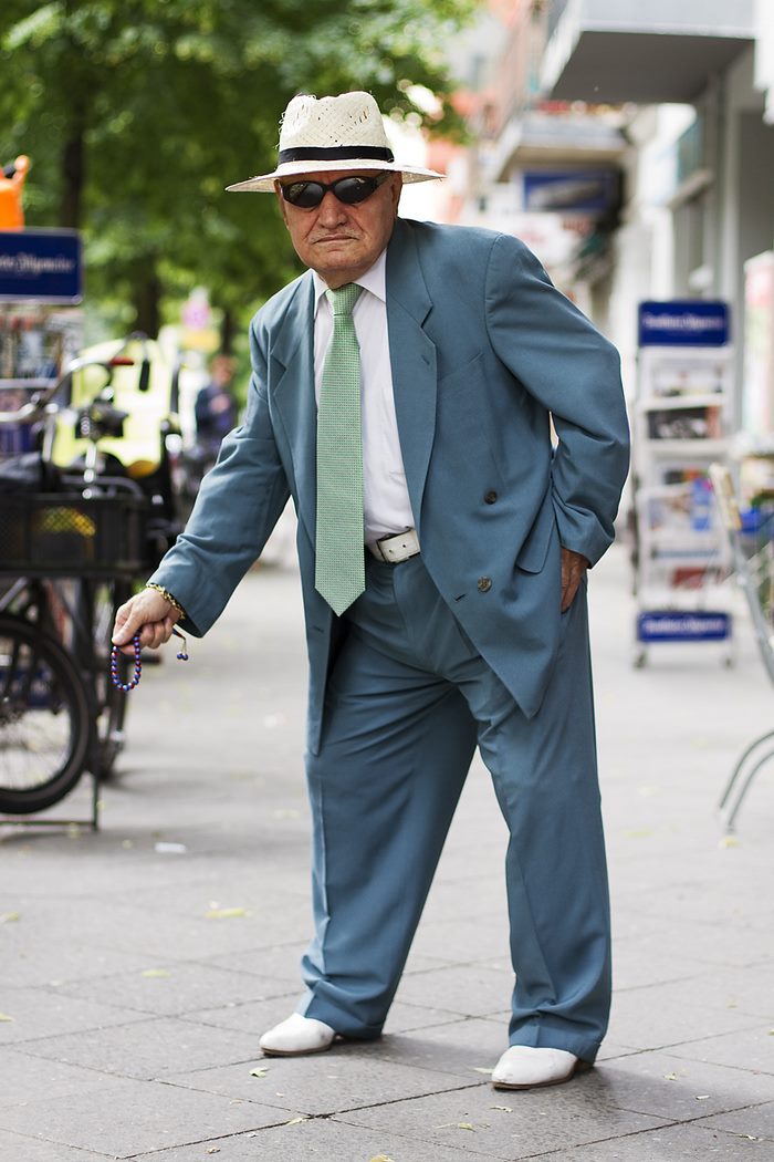 86歲一樣可以很潮！攝影師花3年紀錄「老型男穿搭」　每天變換不同樣貌超有新意