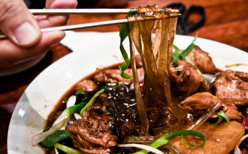 韓國人「堅持用金屬筷子」有原因　內行網友給解答：消毒方便也更環保