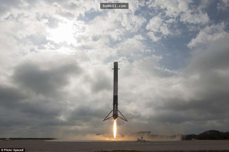 之前爆炸的SpaceX火箭終於發射成功，而且接著「火箭回到陸地」的過程讓大家都發出歡呼聲啊！