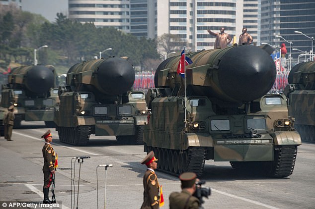 金正恩遊行展示「超巨大洲際導彈」連美國都被嚇到，如果受到威脅隨時準備好開轟！