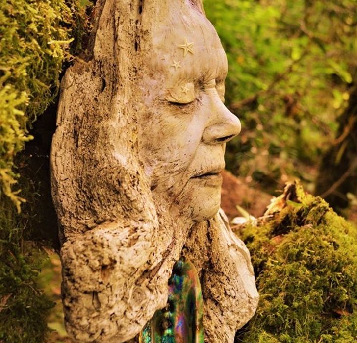 化朽木為神奇！　「自然系藝術家」雕刻融合自然　古老木紋→生動皺紋：賦予木雕靈魂