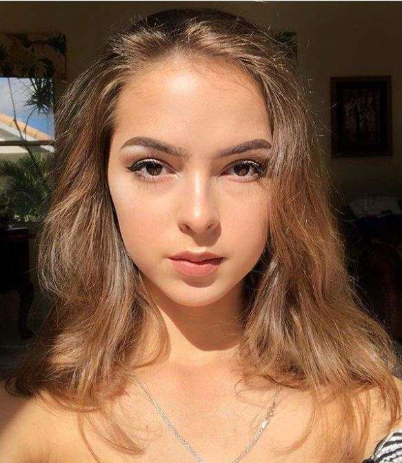 16歲「俄羅斯清純美少女」當年穿水手服爆紅　4年後「發育得太好」網友眼都看直了