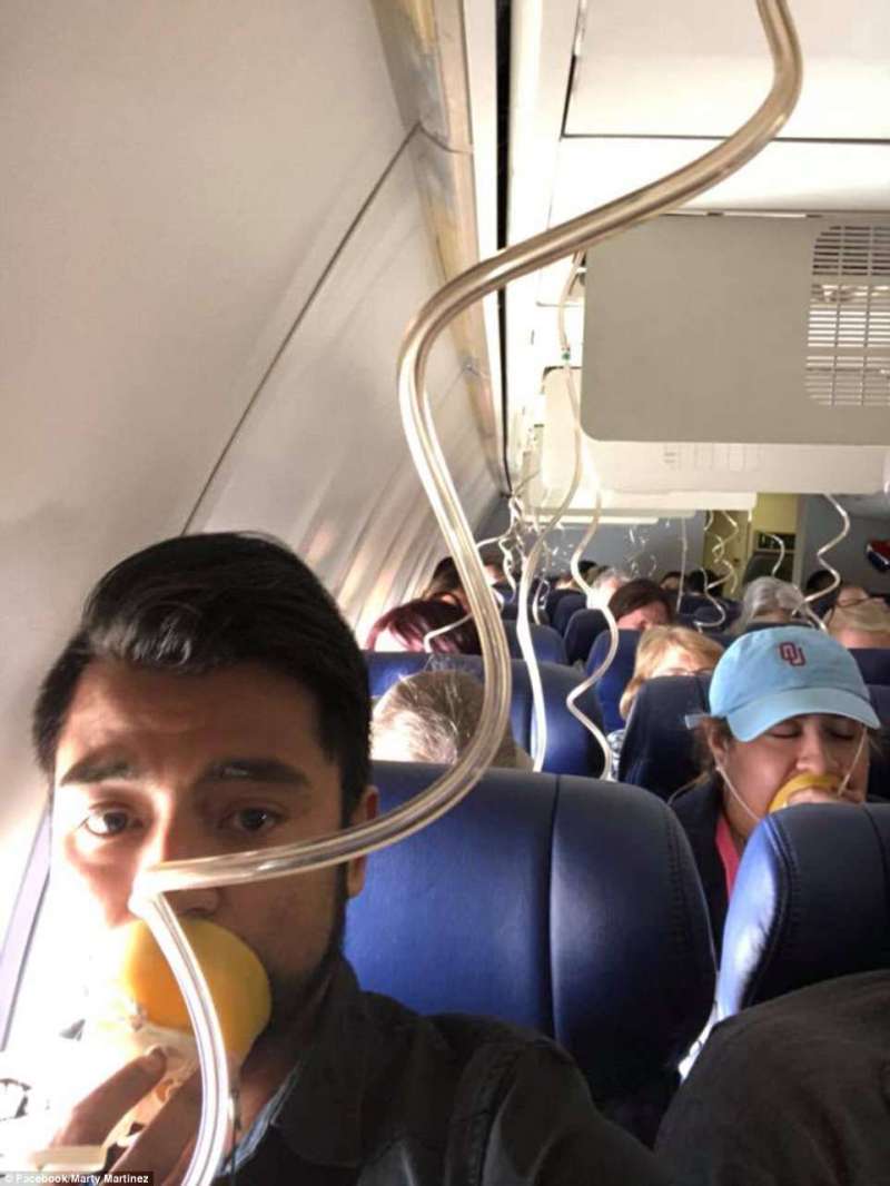 男子直播「飛機在高空中爆炸」驚險過程　目睹女乘客差點被吸出飛機外