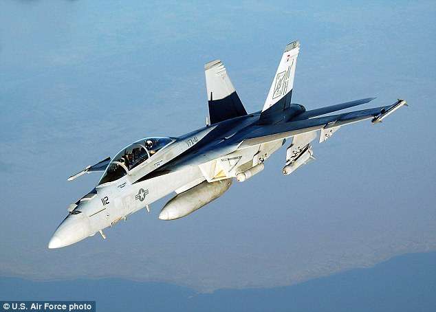 F-18飛行員在高空驚見UFO！　失控大喊「這他X啥鬼」　影片讓網友起雞皮疙瘩