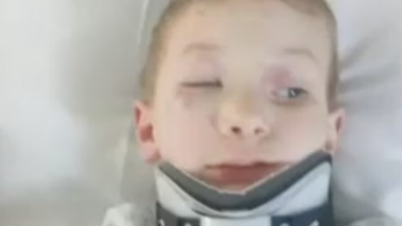 7歲男孩偷開車發生意外「車子翻了三次」　醒來第一句話就把媽媽逼哭