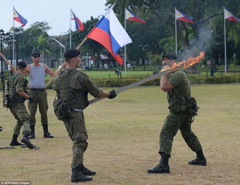 俄羅斯派出海軍對菲律賓釋出善意，但他們的表演卻讓全世界覺得根本是在「威嚇」啊！