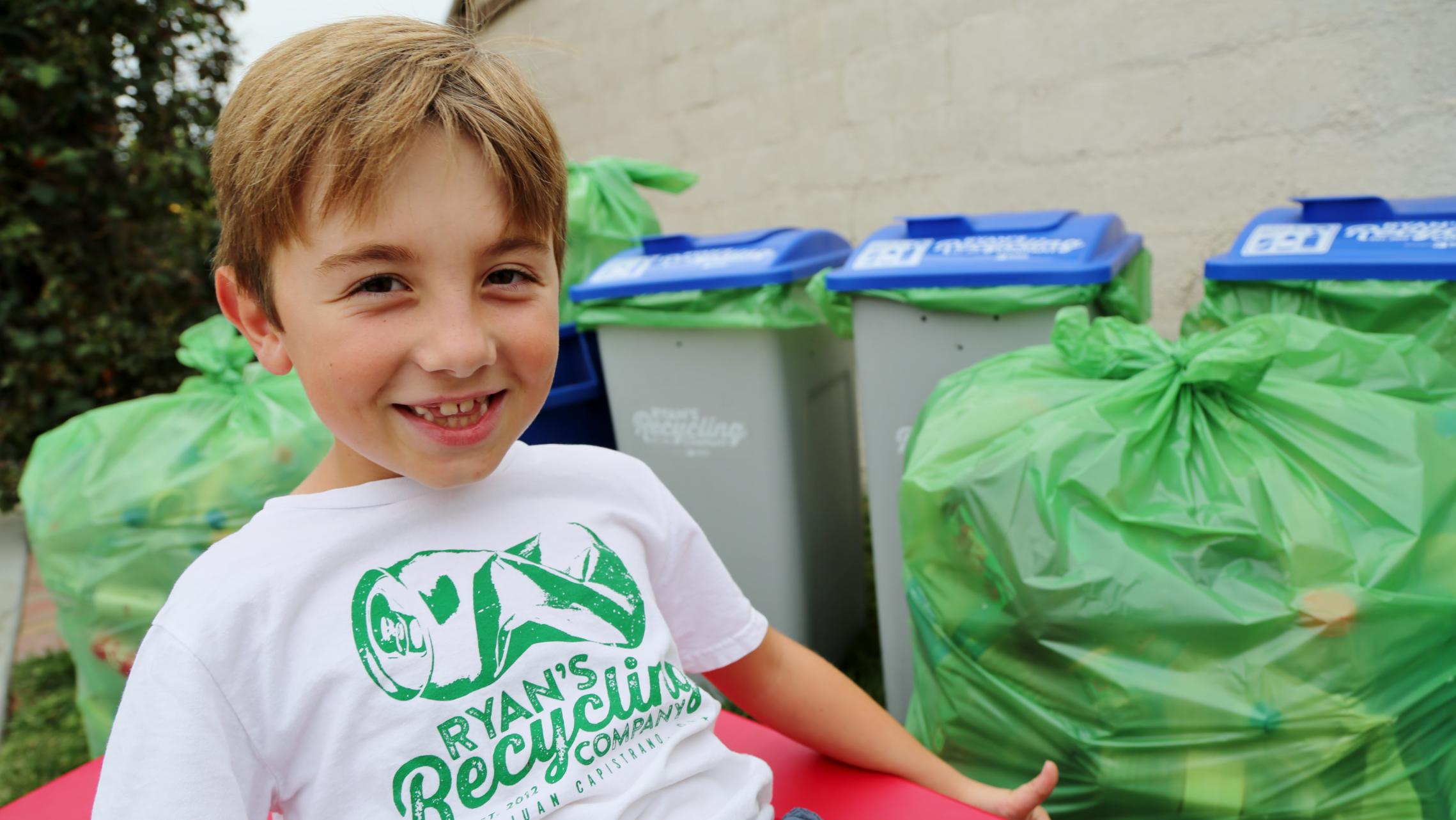 男孩「愛上垃圾分類」超熱衷環保　7歲開公司成「回收大亨」：11歲站上事業巔峰