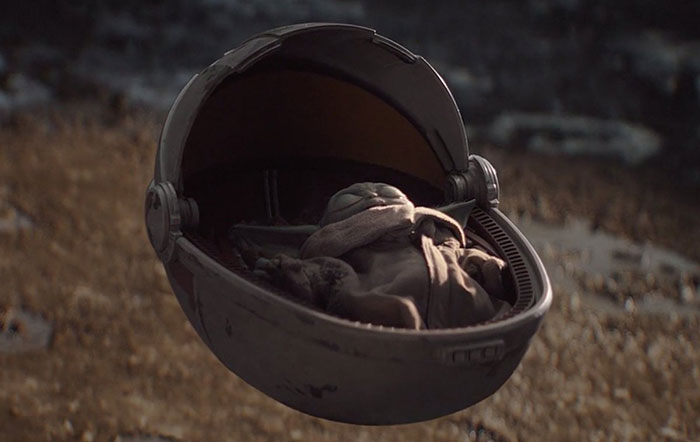 迪士尼新劇出現50歲「尤達大師寶寶」　在嬰兒床裡睏覺融化粉絲：史上最可愛！
