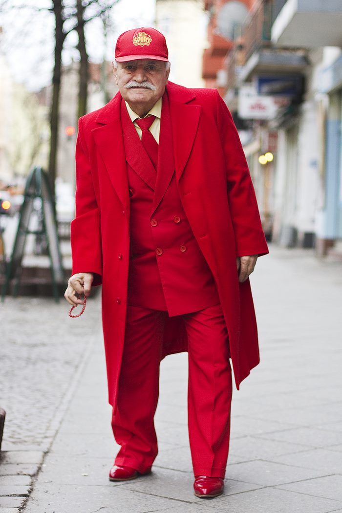 86歲一樣可以很潮！攝影師花3年紀錄「老型男穿搭」　每天變換不同樣貌超有新意