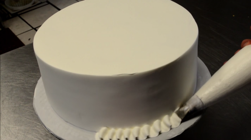 3分鐘幫蛋糕做出「高顏值」造型　超熟練的鮮奶油擠花讓大家都佩服