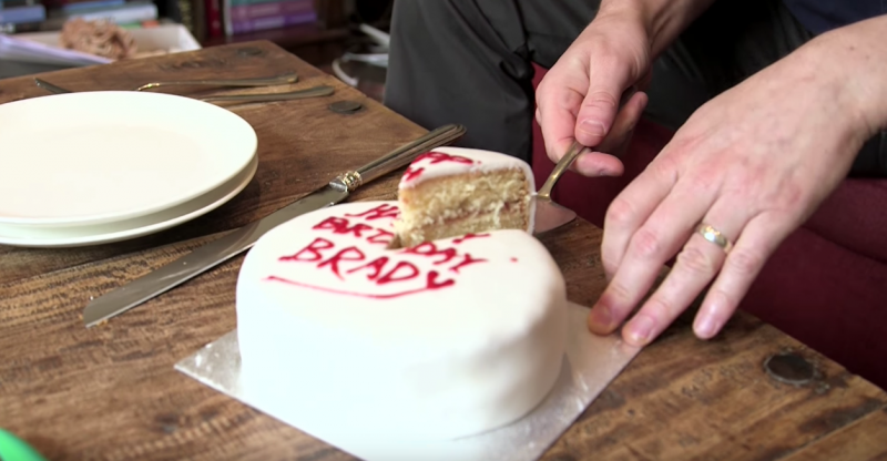 數學家教你「最新鮮的切蛋糕方法」　下一秒雙手一推⋯簡直天才