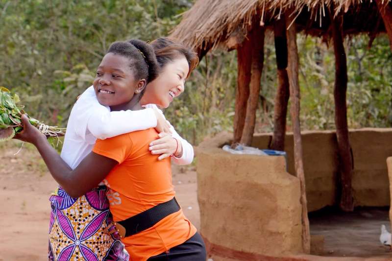 15歲「女兒」在非洲等她　林心如轉機4天只為見一面