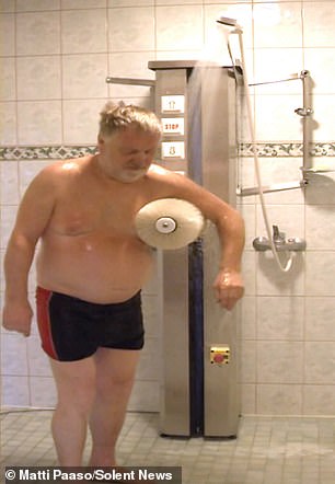 懶人夢想的「自動洗澡機」問世了！　10分鐘從頭按摩到腳售價公開