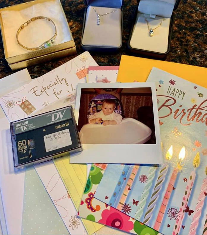 穿越17年的禮物！　她18歲生日收到「1歲時的時空膠囊」　裡面藏「天堂的來信」：眼睛流汗了QQ