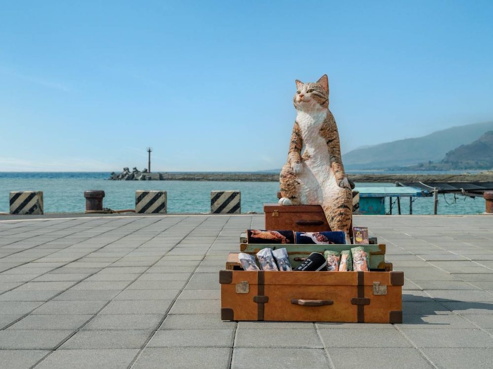 【屏東】貓貓抱抱超紅！　日本「極度日常」木雕藝術展來台灣了　14米高貓咪必打卡