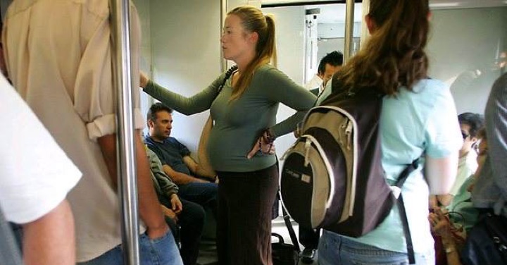 輪班10小時！他上車「拒讓位給孕婦」　挨罵反嗆：你單親懷孕又不是我的錯
