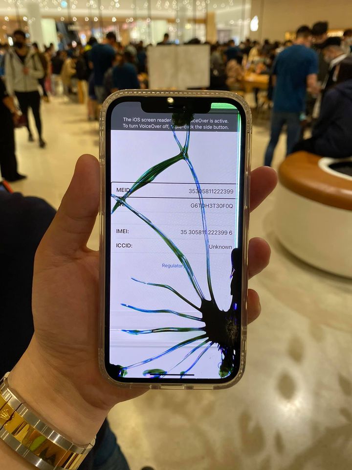 剛到手2小時…　他的iPhone12「裂出蜘蛛網」：天價維修費曝光！