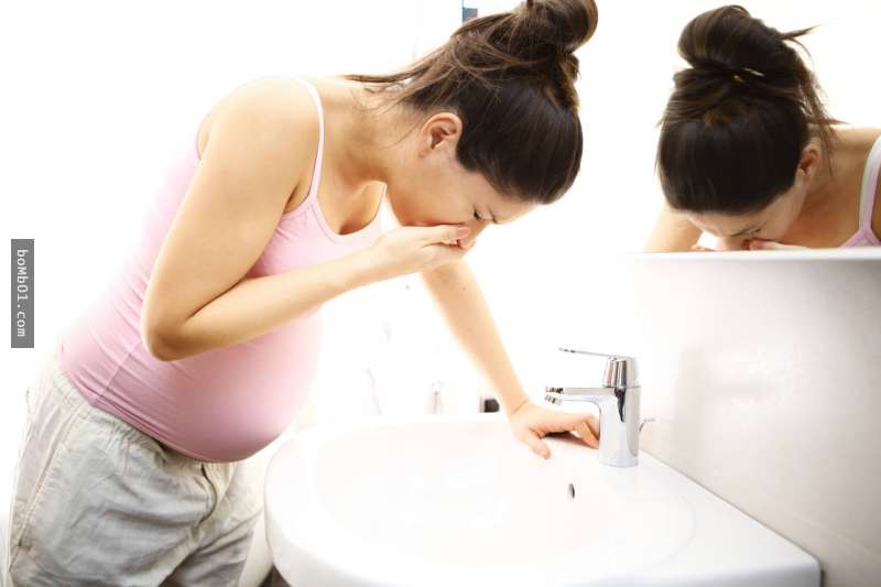 懷孕時一直有孕吐的症狀是一件好事，吐得超兇的人這些好消息會讓你超放心！