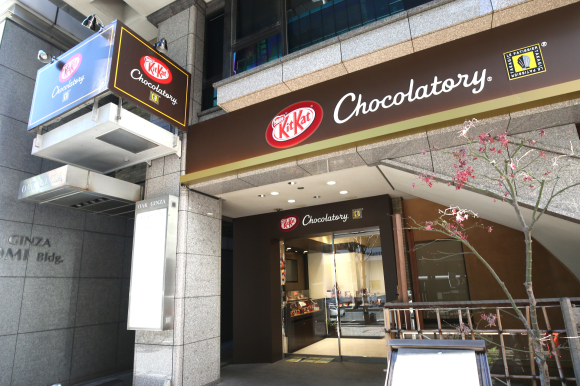 日本首家有咖啡廳的「Kit-Kat Chocolatory」即將營業，研發一年的「蛋糕口感」巧克力也會正式售賣！