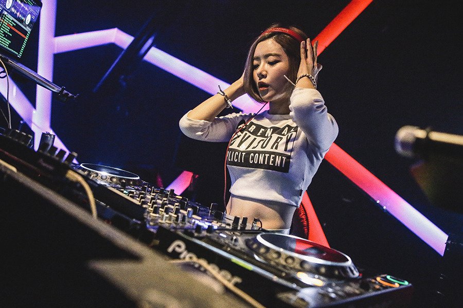紅遍全球的韓國最辣DJ Soda「高中照片曝光」，超極端的外型差異讓粉絲都吵翻天了！