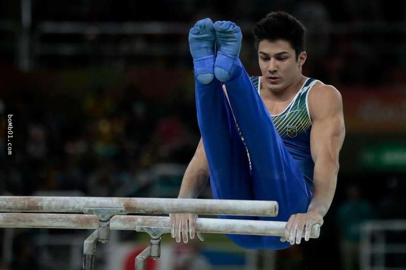 巴西體操小鮮肉因為被封為「里約奧運最帥」粉絲直接爆衝到百萬，但他裸聊露出「30CM」的影片曝光後大家都嚇呆了…