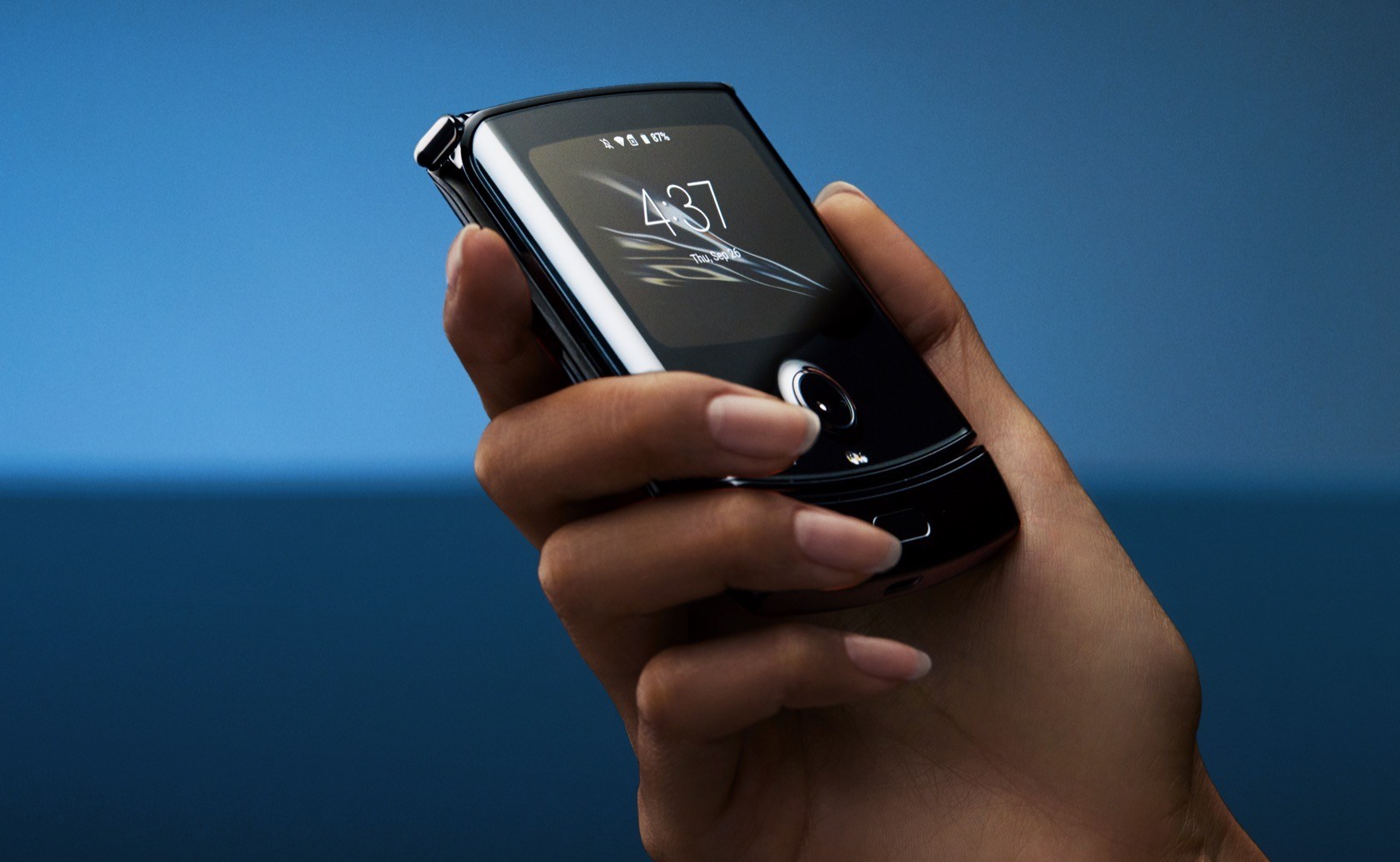 準備重返王座？　Motorola特大螢幕「可摺疊手機」下個月開賣