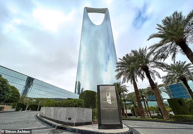 C羅沙烏地阿拉伯「頂級奢華住處」曝光！　月租913萬元「能俯瞰整個城市」