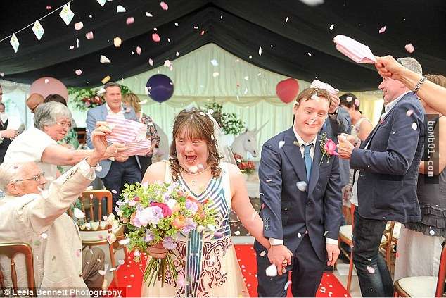 唐氏症情侶決定結婚舉辦婚禮讓大家都覺得不可思議，直到婚禮當天…大家都看哭了！