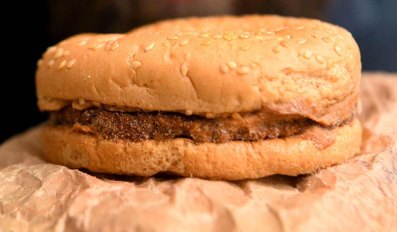 麥當勞漢堡收25年「完好無缺」　擁有人表示：老鼠經過也不吃