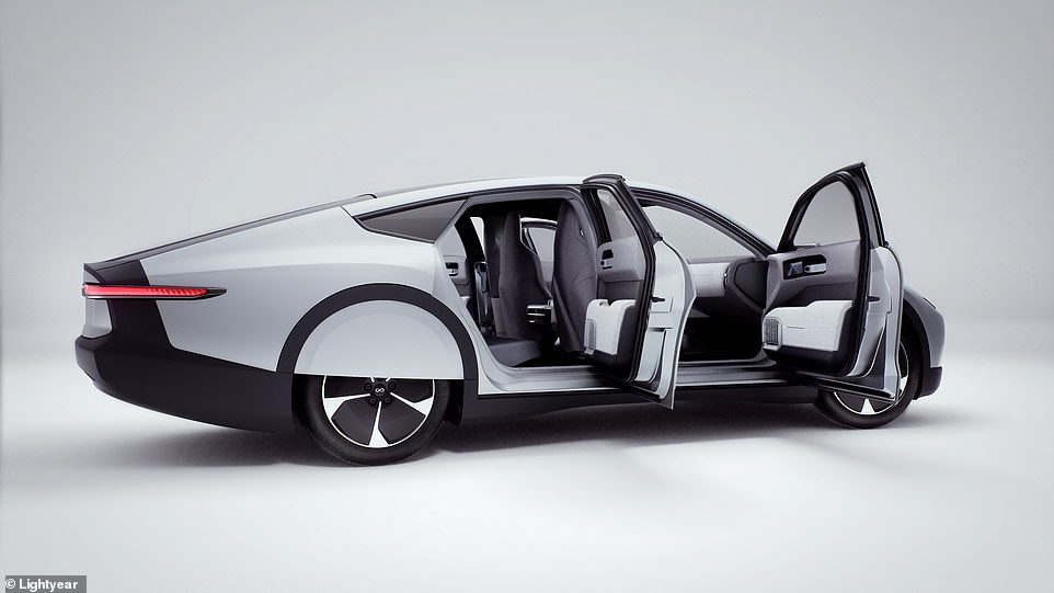 最新「太陽能電動車」比特斯拉厲害　一整年「可行駛2萬公里」