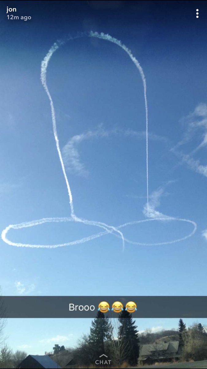 美國民眾抬頭一看驚見天空出現「超巨大的GG」，惡作劇的人竟然是美國海軍飛行員！